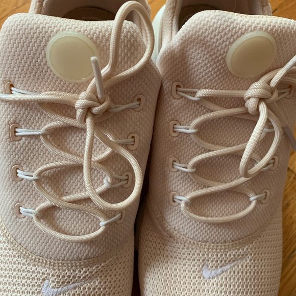 Nike - Picture 3 of 9